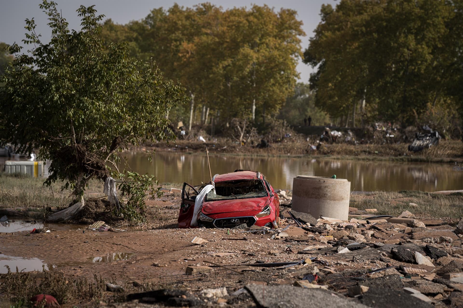 Un coche afectado por la DANA, a 30 de octubre de 2024, en Utiel, Valencia, Comunidad Valenciana (España). - Diego Radamés - Europa Press