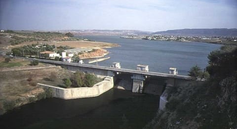 Alerta en Arcos: el pantano empieza a desembalsar agua al llegar casi al 100% de su capacidad. Foto: Protección Civil Arcos.