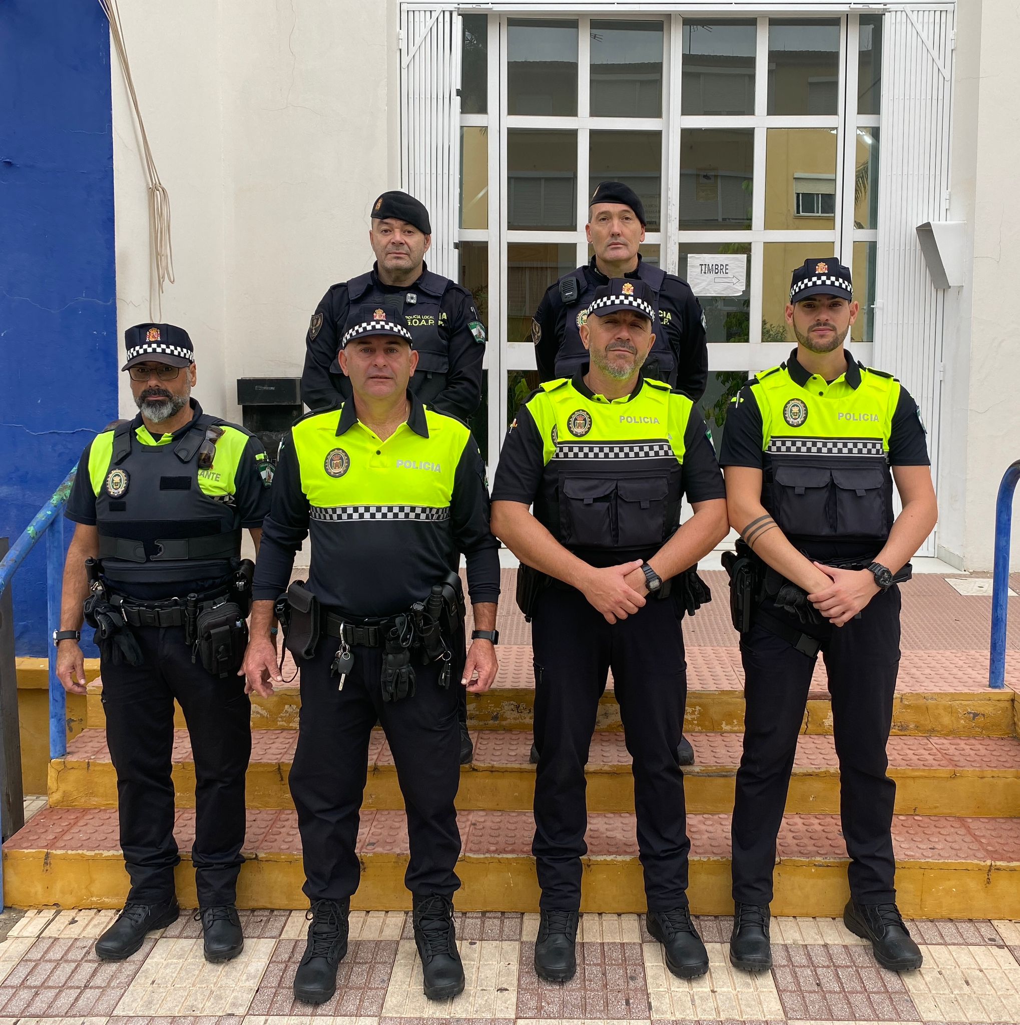 Seis policías locales de Los Barrios ponen rumbo a Paiporta con material y alimentos. Policias Voluntarios Viaje Valencia.