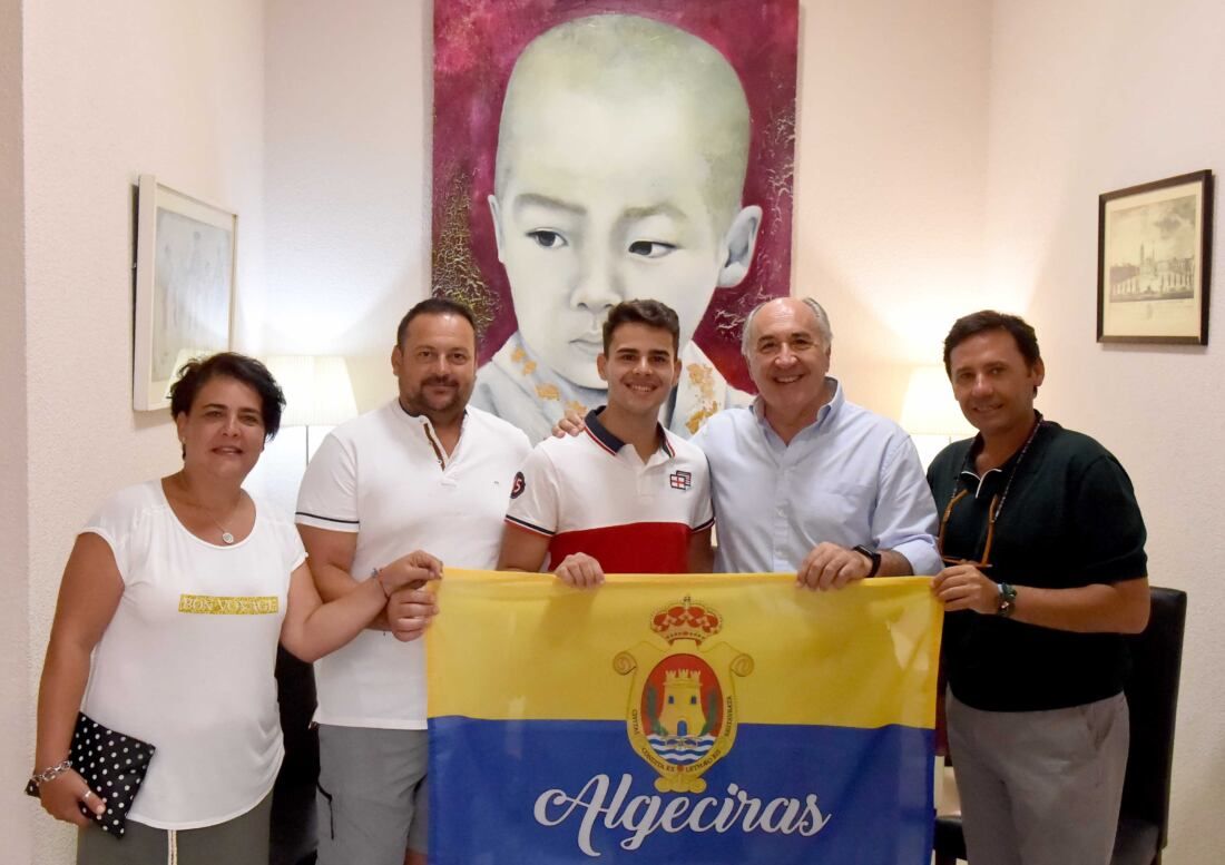 ENTREGA BANDERA OSCAR CANTALEJO ENTREGA BANDERA OSCAR CANTALEJO