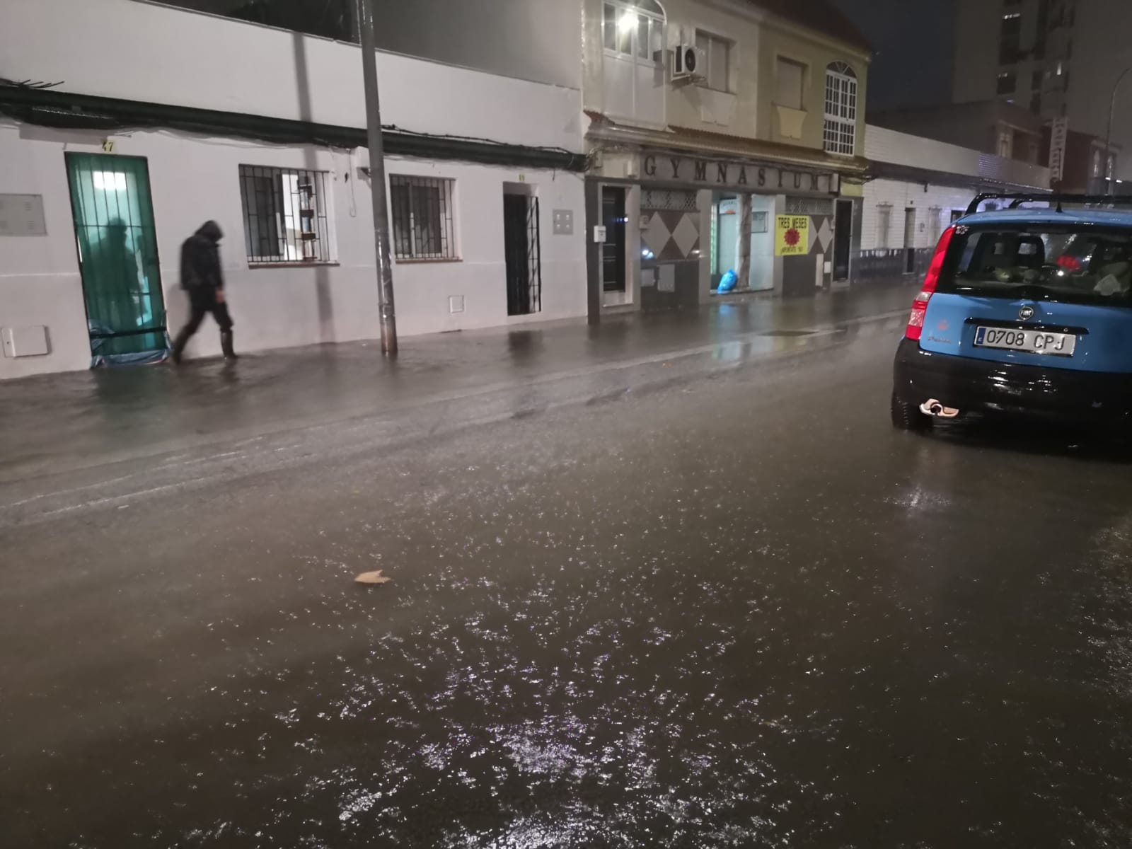 Una nueva DANA dejará esta semana fuertes lluvias y bajas temperaturas en casi todo el país. En esta imagen, fuertes lluvias en La Línea. Imagen de archivo. 