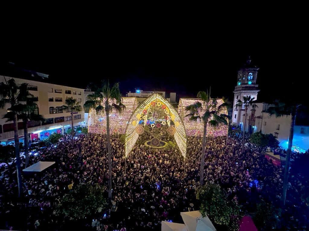 Algeciras licita el alumbrado para la Navidad 2025 y el Carnaval 2026. Foto del alumbrado de 2023.