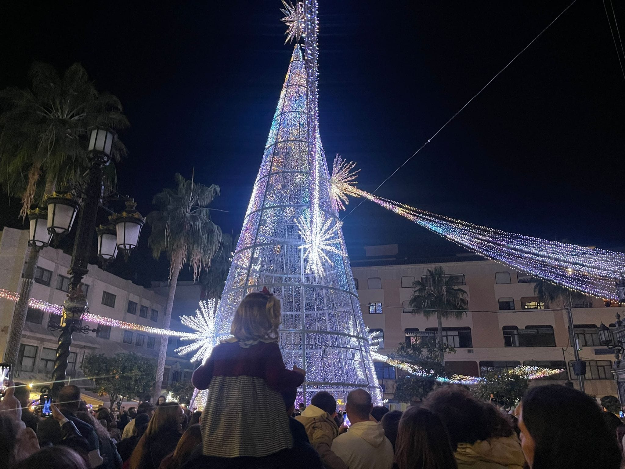 El Ayuntamiento de Algeciras aclara por qué no ha comenzado la instalación del alumbrado navideño