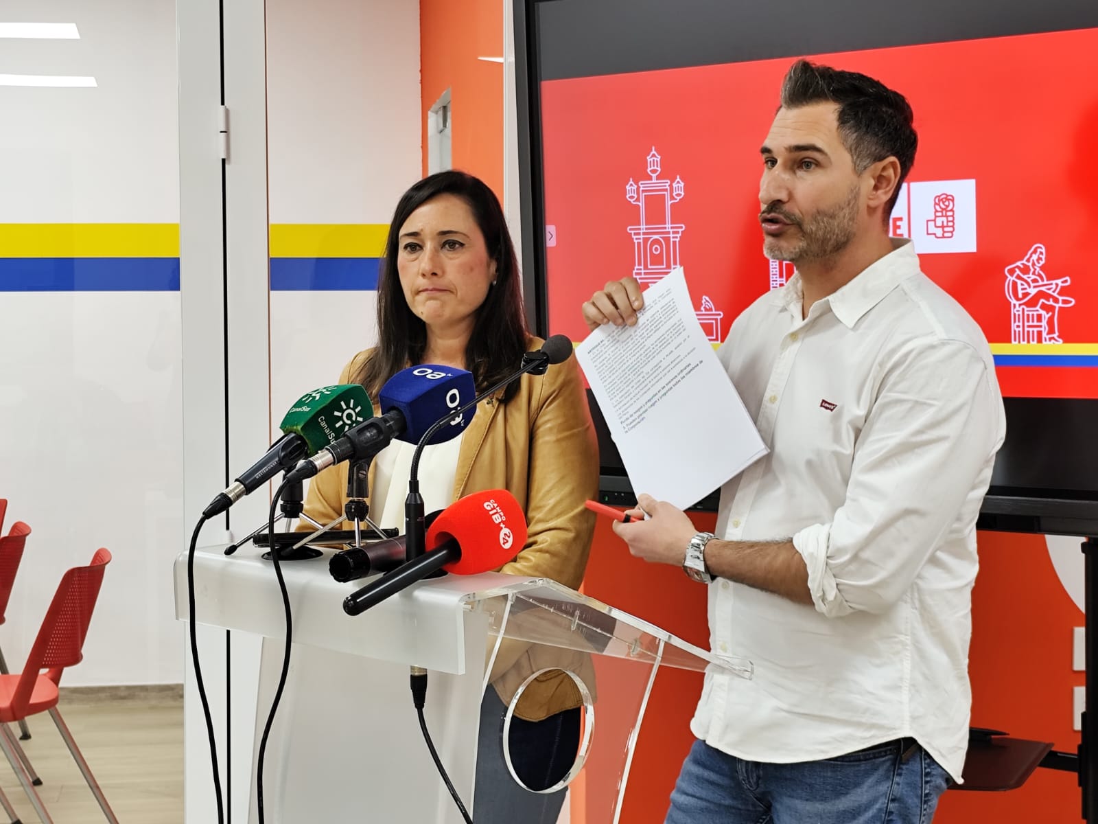 Fran y Rocío en rueda prensa noviembre. El PSOE pide que se reúna la Junta Local de Seguridad tras los últimos sucesos en Algeciras.