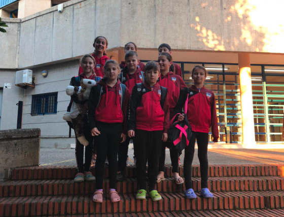 Un total de once sanroqueños, 7 benjamines y 4 alevines, acudieron el sábado a la segunda jornada de Jóvenes Nadadores. 