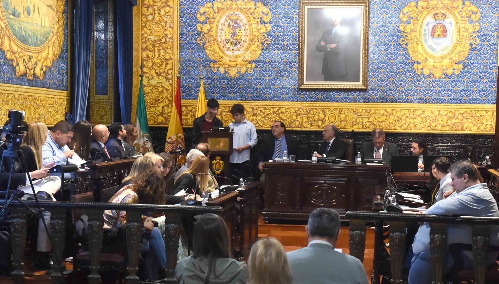 El pleno de Algeciras: del silencio por las víctimas DANA a la bronca por la economía
