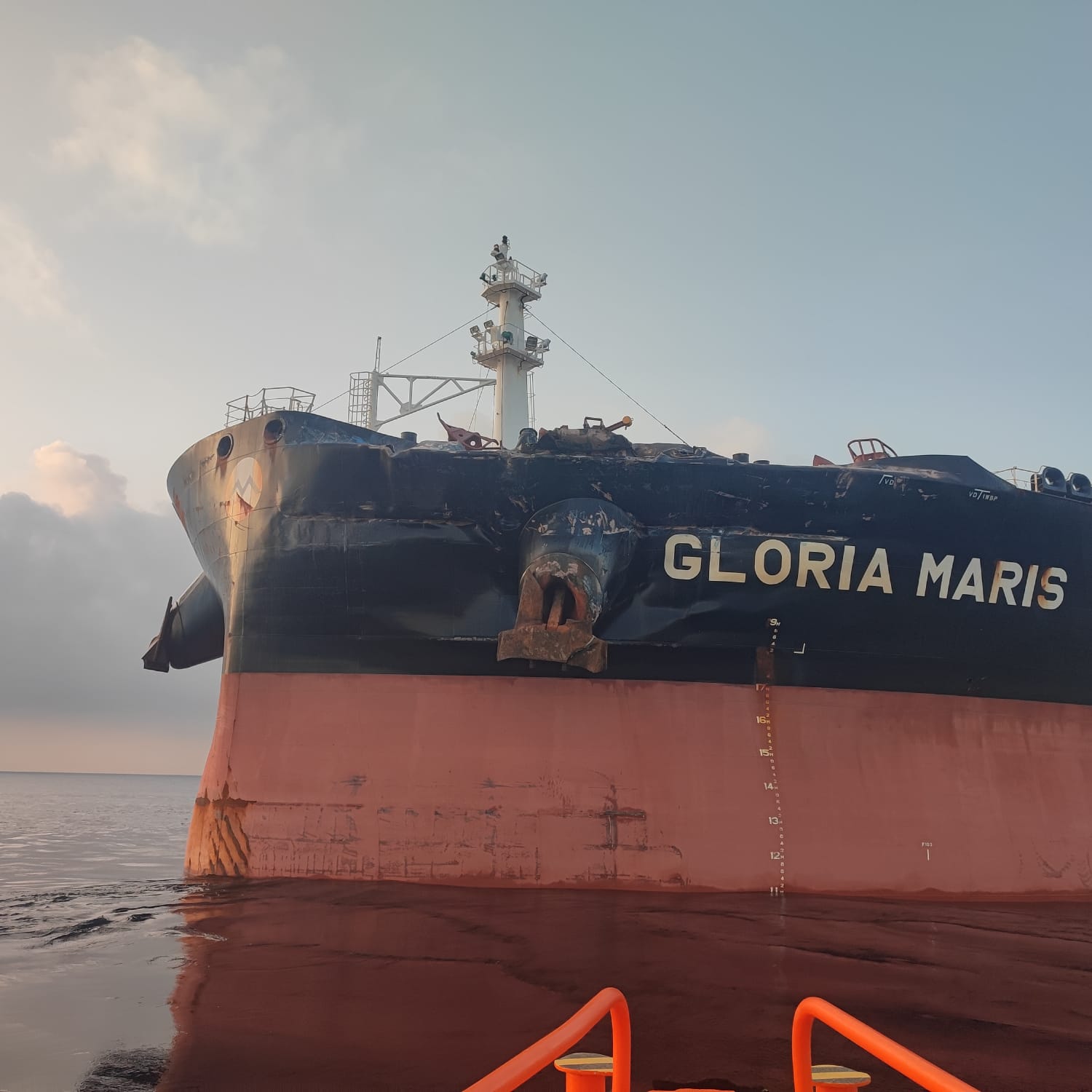 Capitanía impone garantías de 80.000 euros a los buques que colisionaron en Algeciras