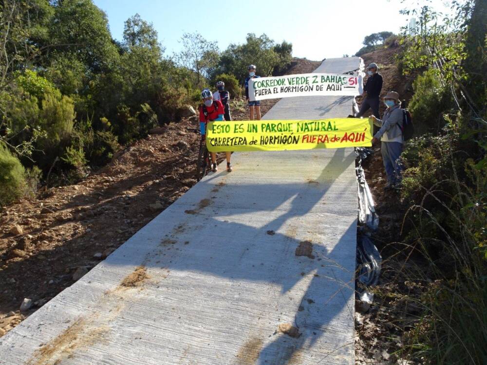 Cementado carretera para bicicletas con pendientes imposibles. PN Los Alcornocales (1)