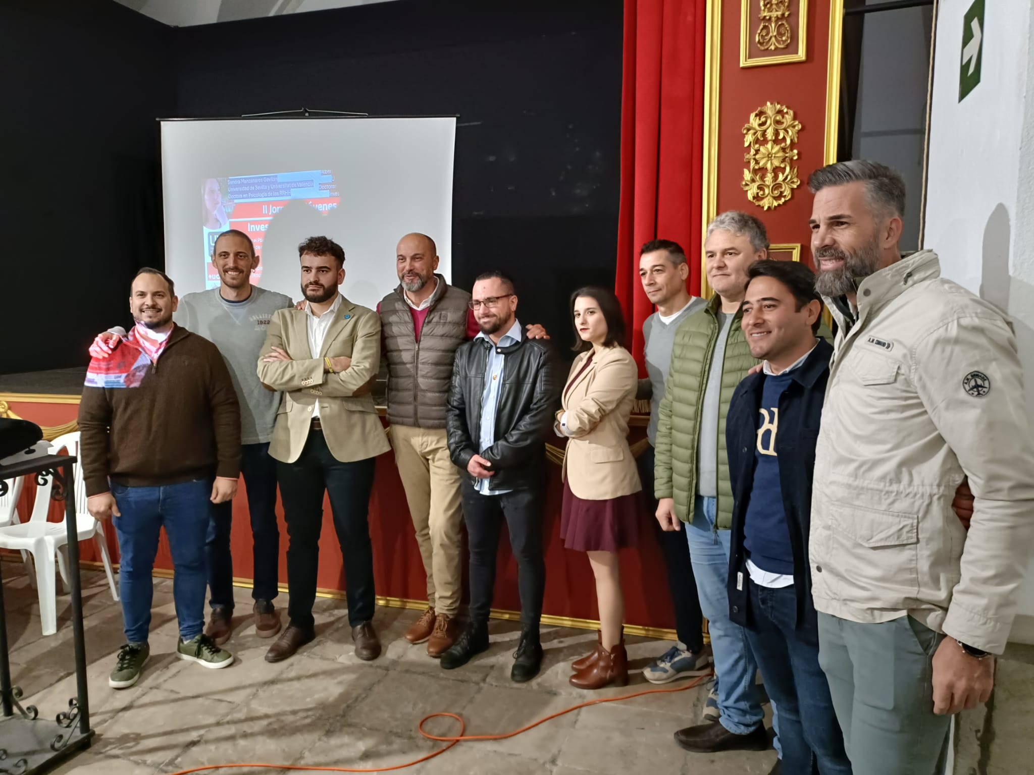 Cuatro jóvenes investigadores barreños trasladan su experiencia a estudiantes de los IES .