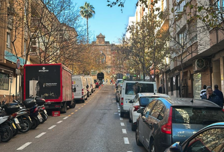 La calle Trafalgar de Algeciras. Imagen de 8Directo. Piden el cierre del tráfico de la calle Trafalgar de Algeciras durante los fines de semana de diciembre