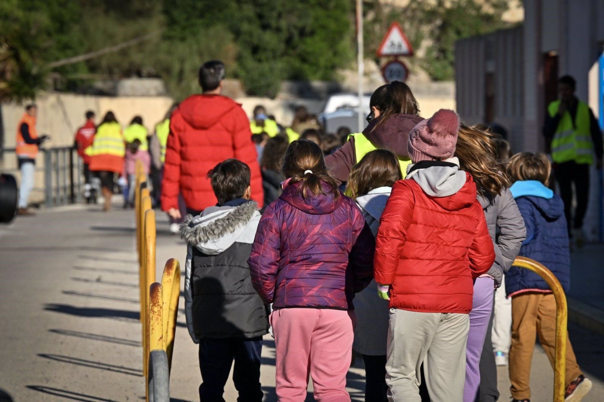 Cádiz ensaya un simulacro de maremoto para evacuar a 5.000 escolares al Nuevo Mirandilla como punto seguro.