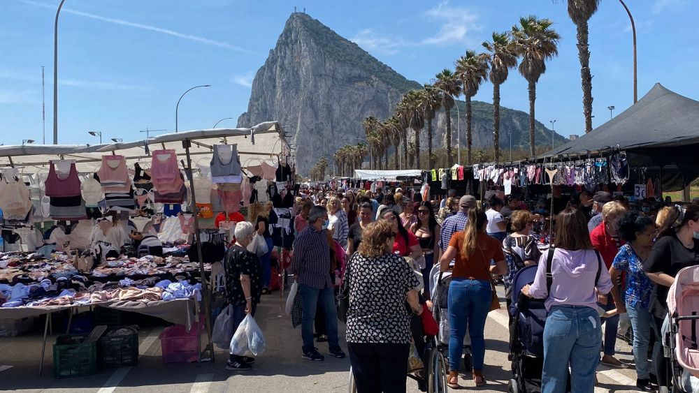 La Línea tendrá mercadillo los lunes 23 y 30 de diciembre.