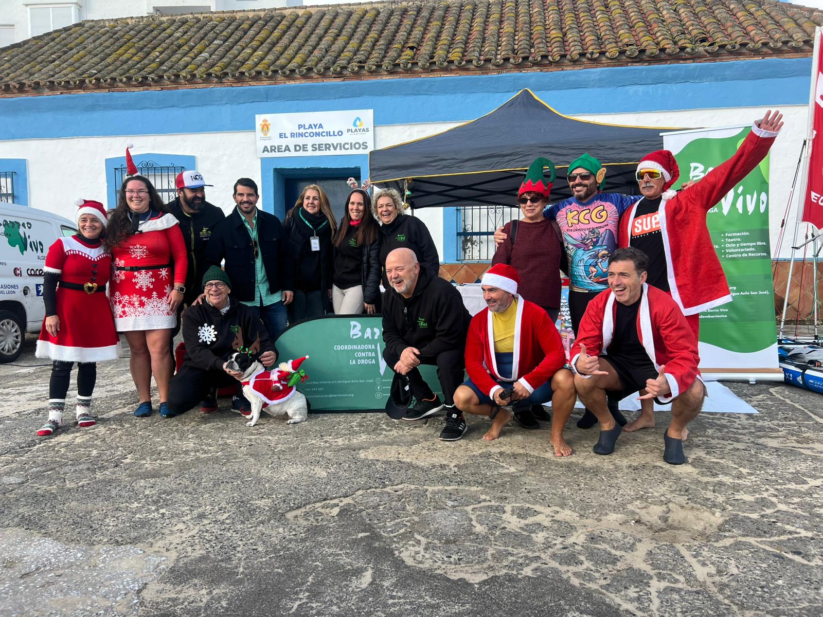 La remada solidaria en El Rinconcillo recoge más de 1.000 juguetes para los afectados por la Dana.