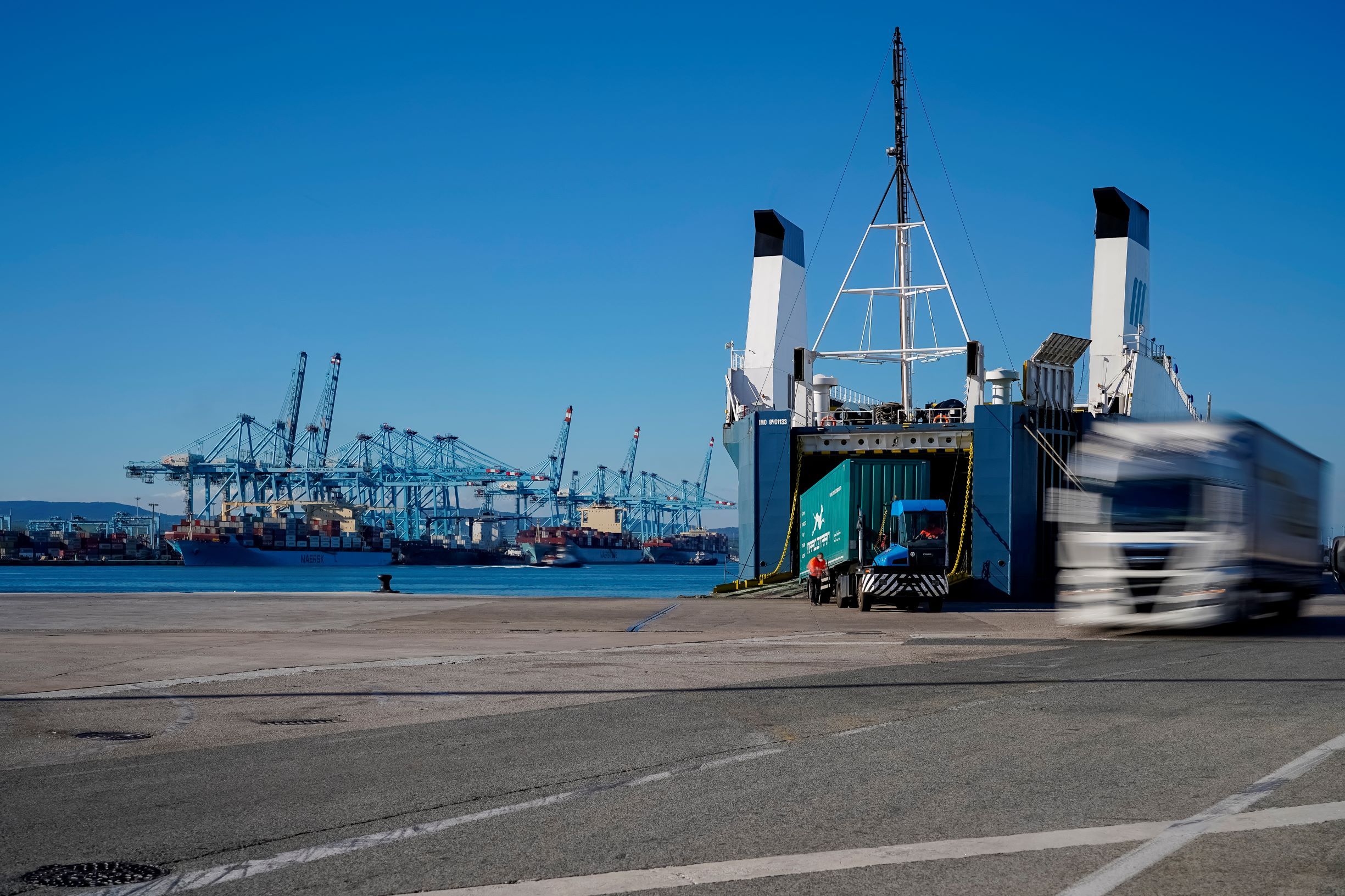 El Puerto de Algeciras supera por primera vez el medio millón de camiones en las líneas del Estrecho 