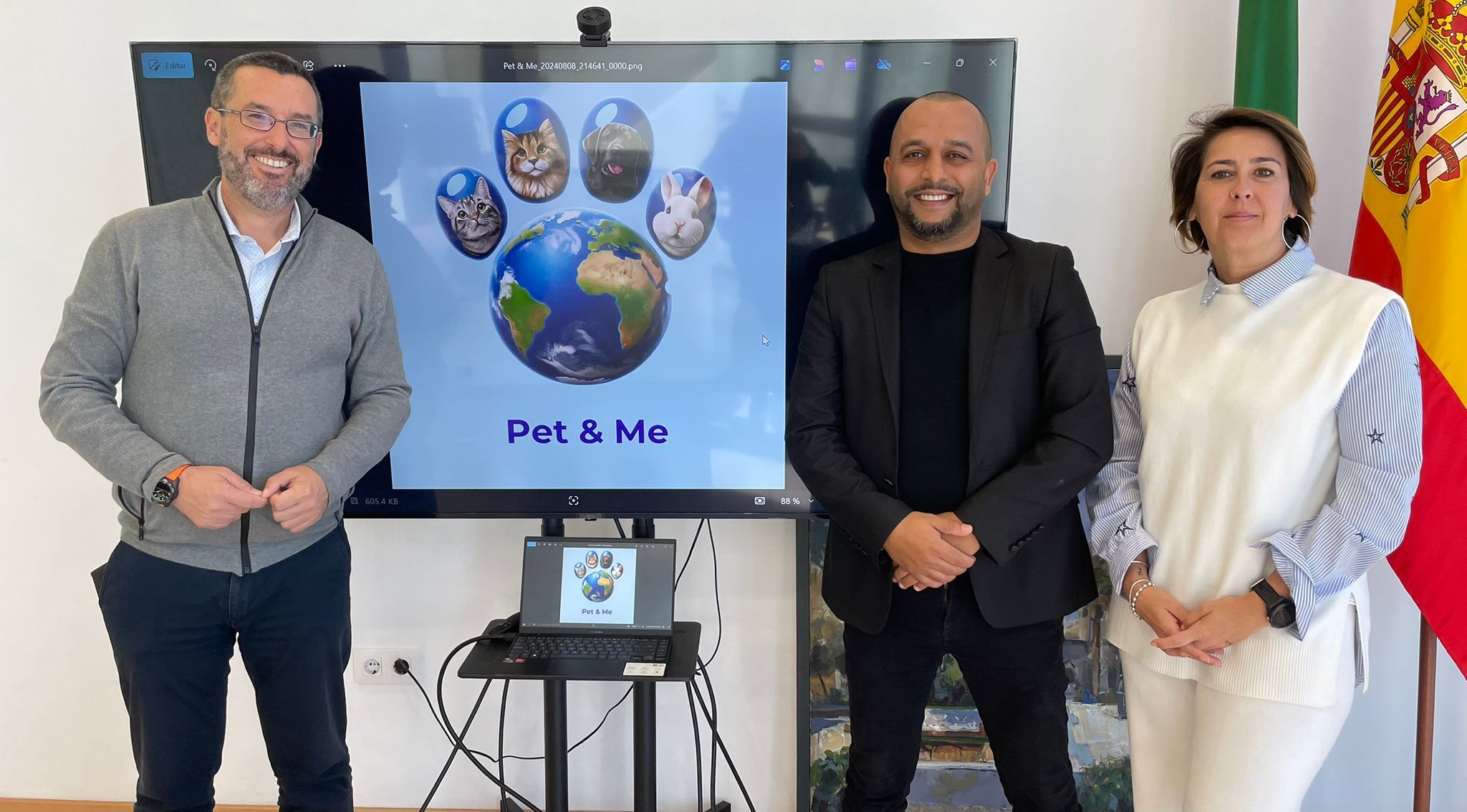 Franco recibe al autor de una nueva aplicación sobre mascotas 'Pet&Me'.