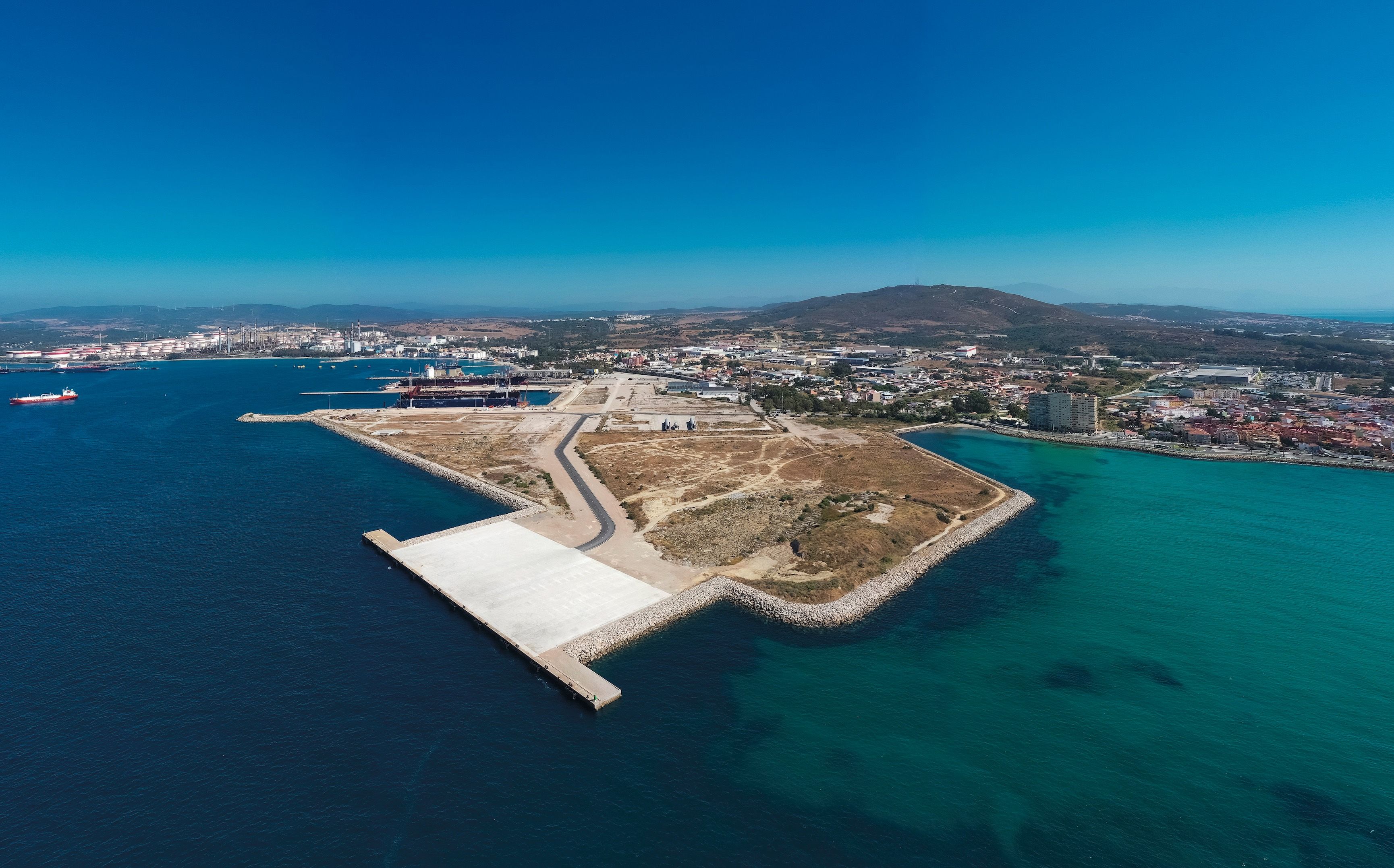 Dársena de Campamento, San Roque, que acogerá la fabricación de las plataformas de Dragados Offshore. Foto: APBA.