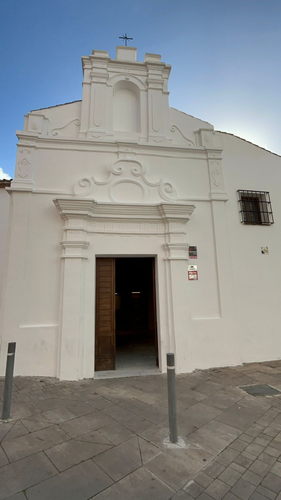 Exterior de la Capilla del Cristo de la Alameda, que acoge la exposición. Exterior de la Capilla del Cristo de la Alameda, que acoge la exposición.
