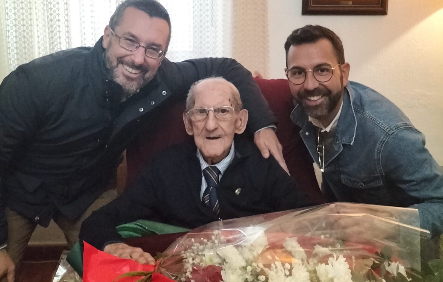 Un siglo de vida: don Eloy, el doctor por excelencia de La Línea, cumple cien años.