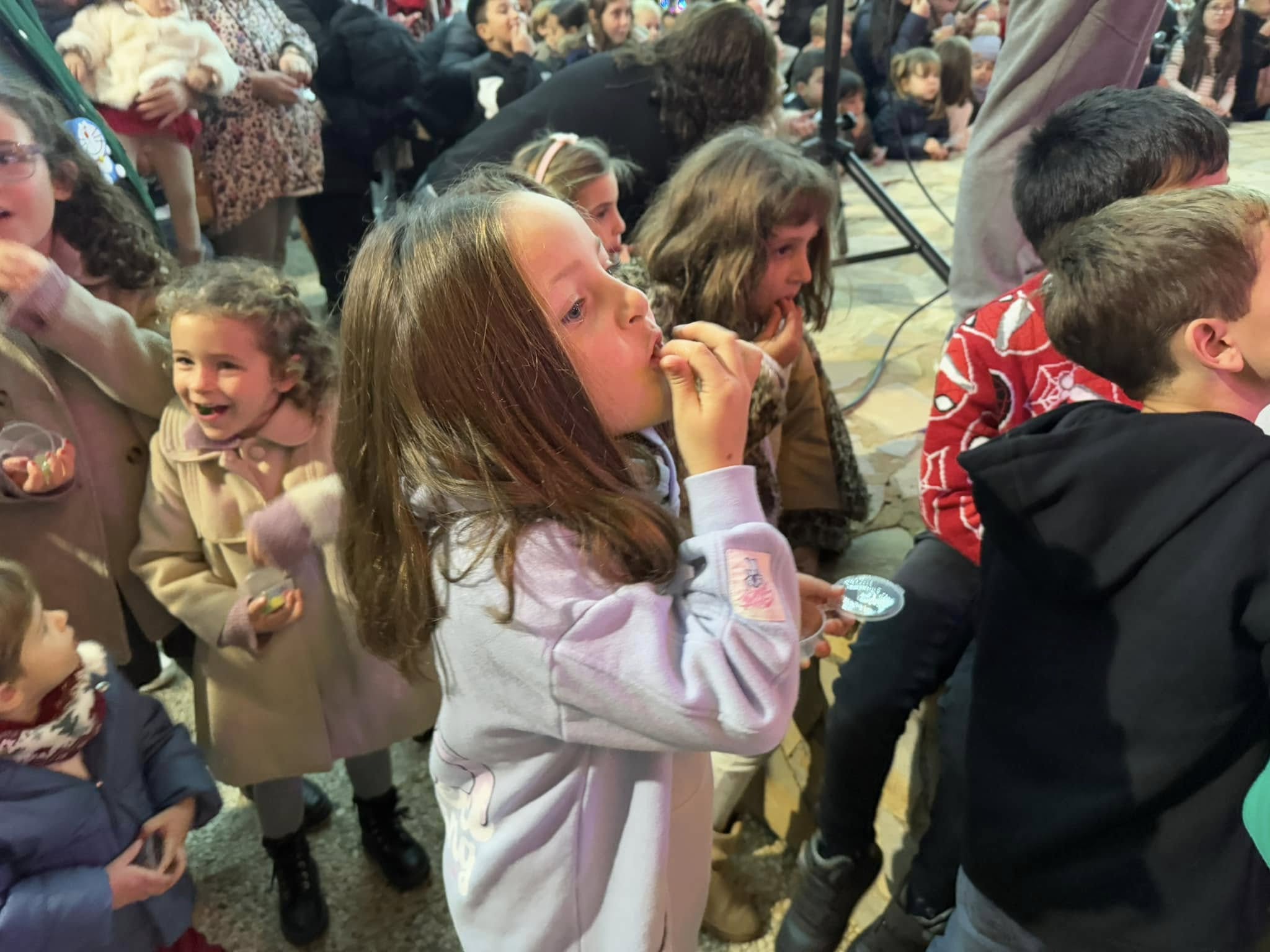 Castellar despide el año en familia con una animada fiesta de precampanadas. 