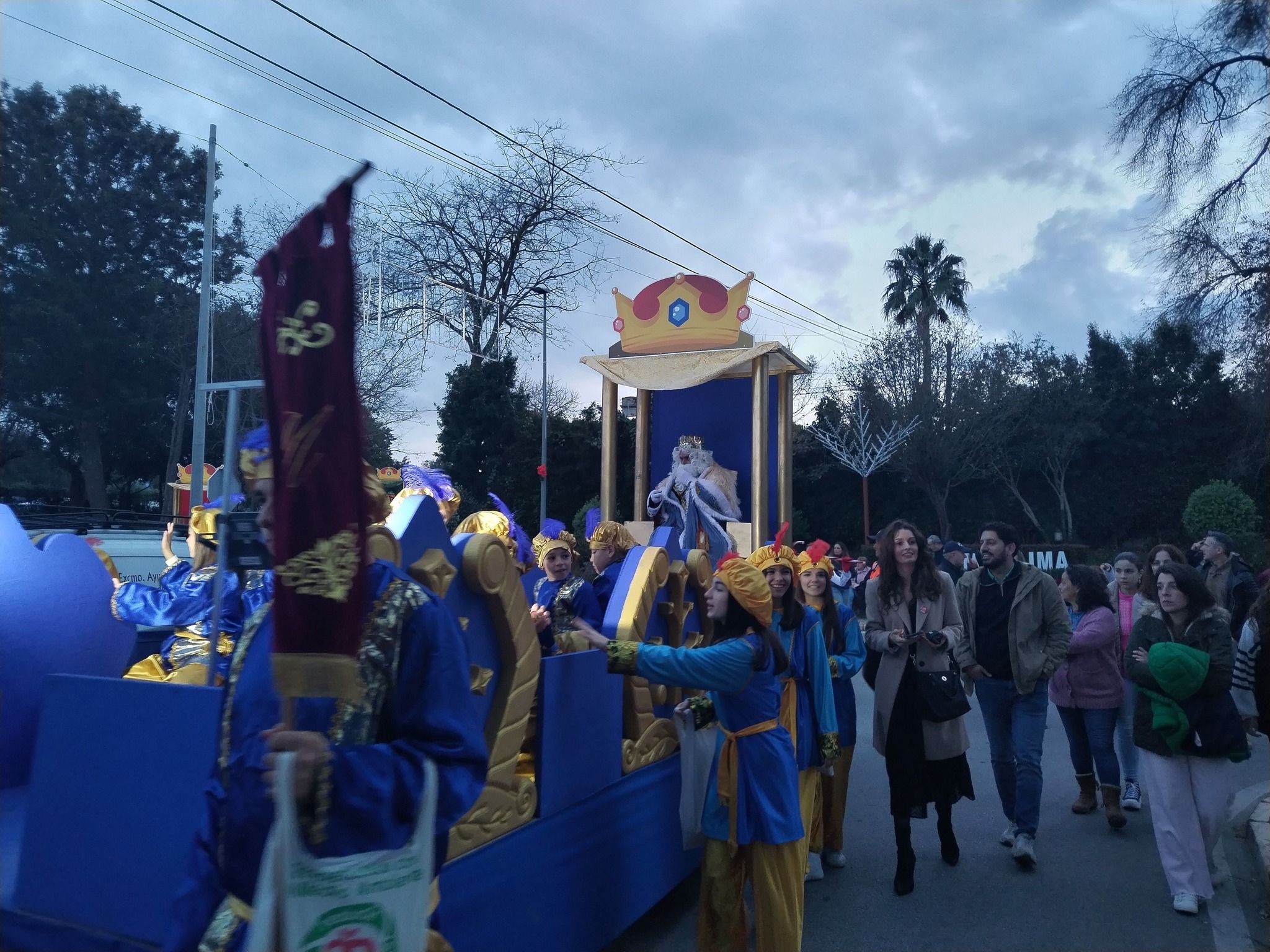 Melchor, Gaspar y Baltasar llegan cargados de ilusión a Castellar.