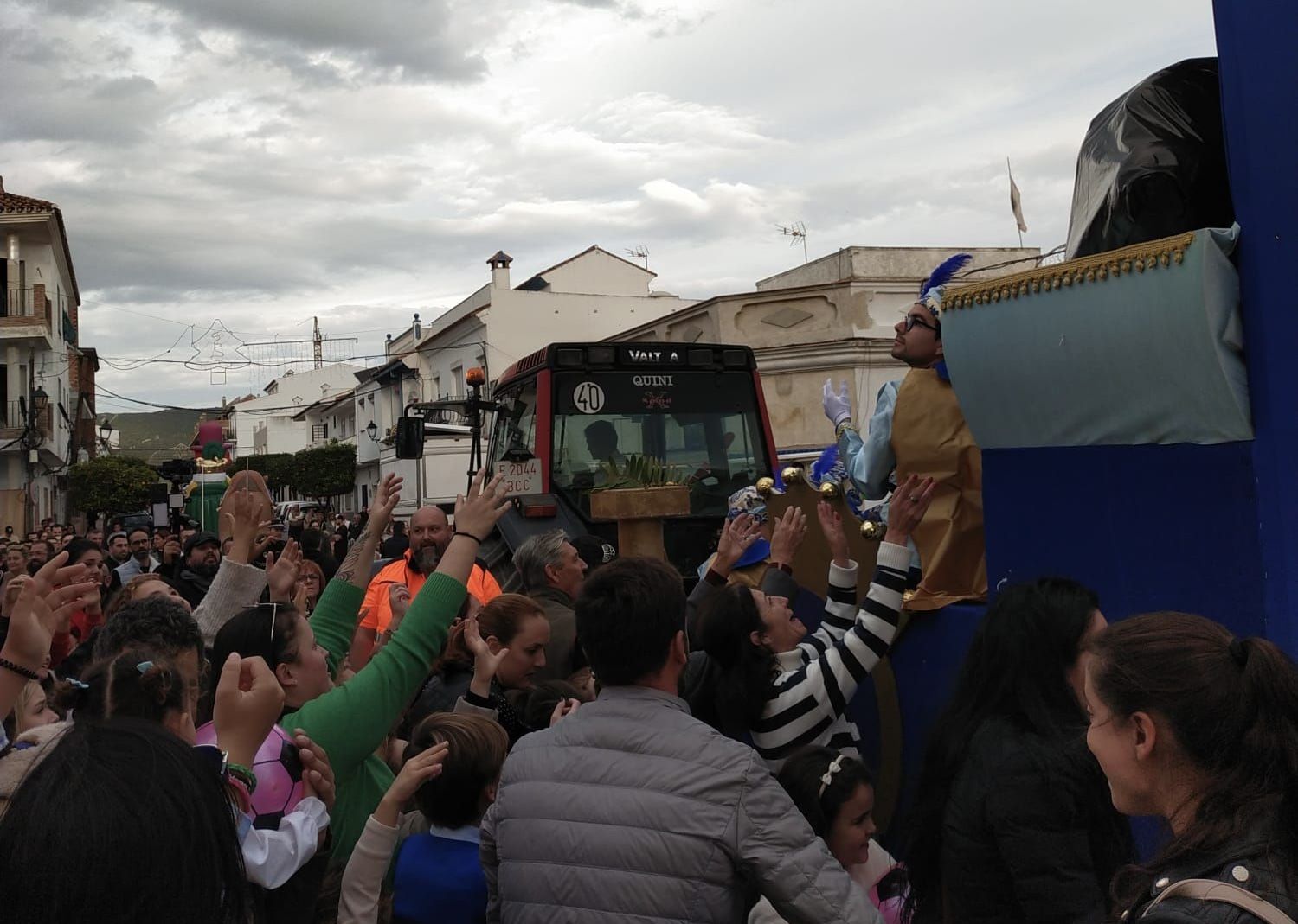 Tesorillo vive con ilusión la cabalgata de los Reyes Magos