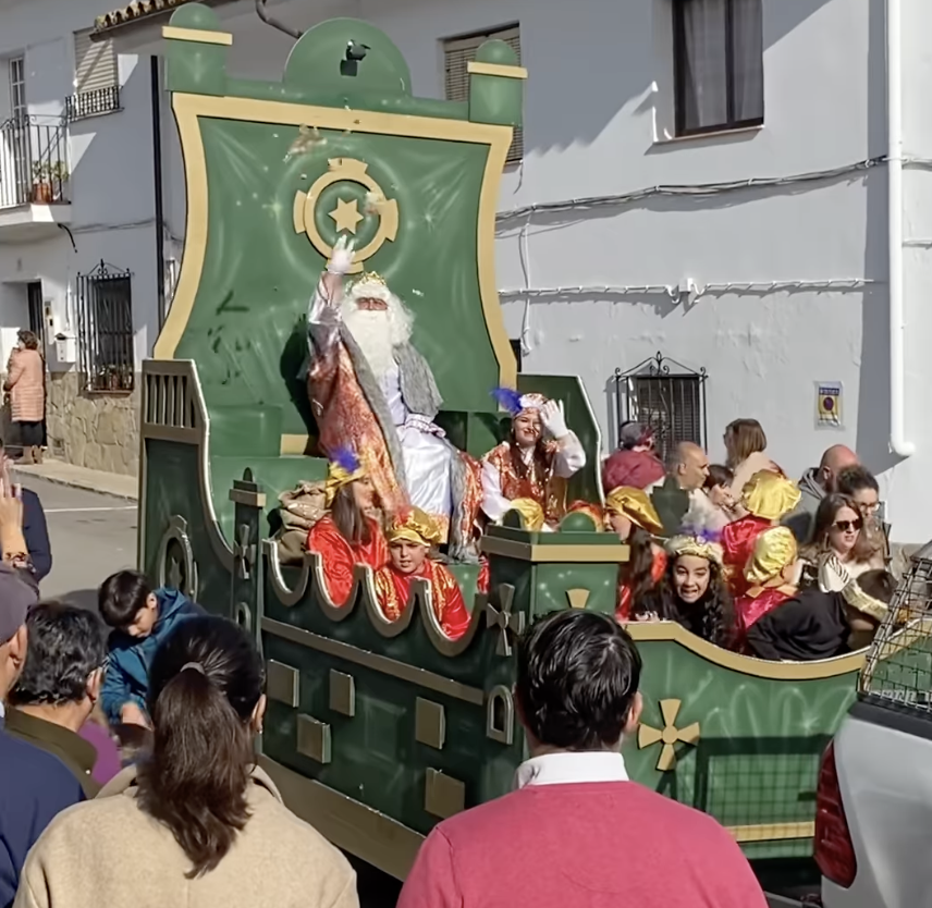 Jimena cierra un fin de semana mágico con la cabalgata de Reyes. Foto: F.V.