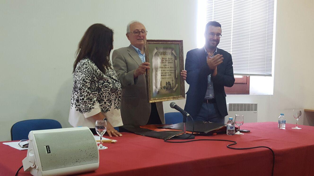 Muere Antonio Holgado, responsable de la inclusión del término "linense" en la RAE. En esta imagen, un momento del acto homenaje que le brindó el Ayuntamiento de La Línea.