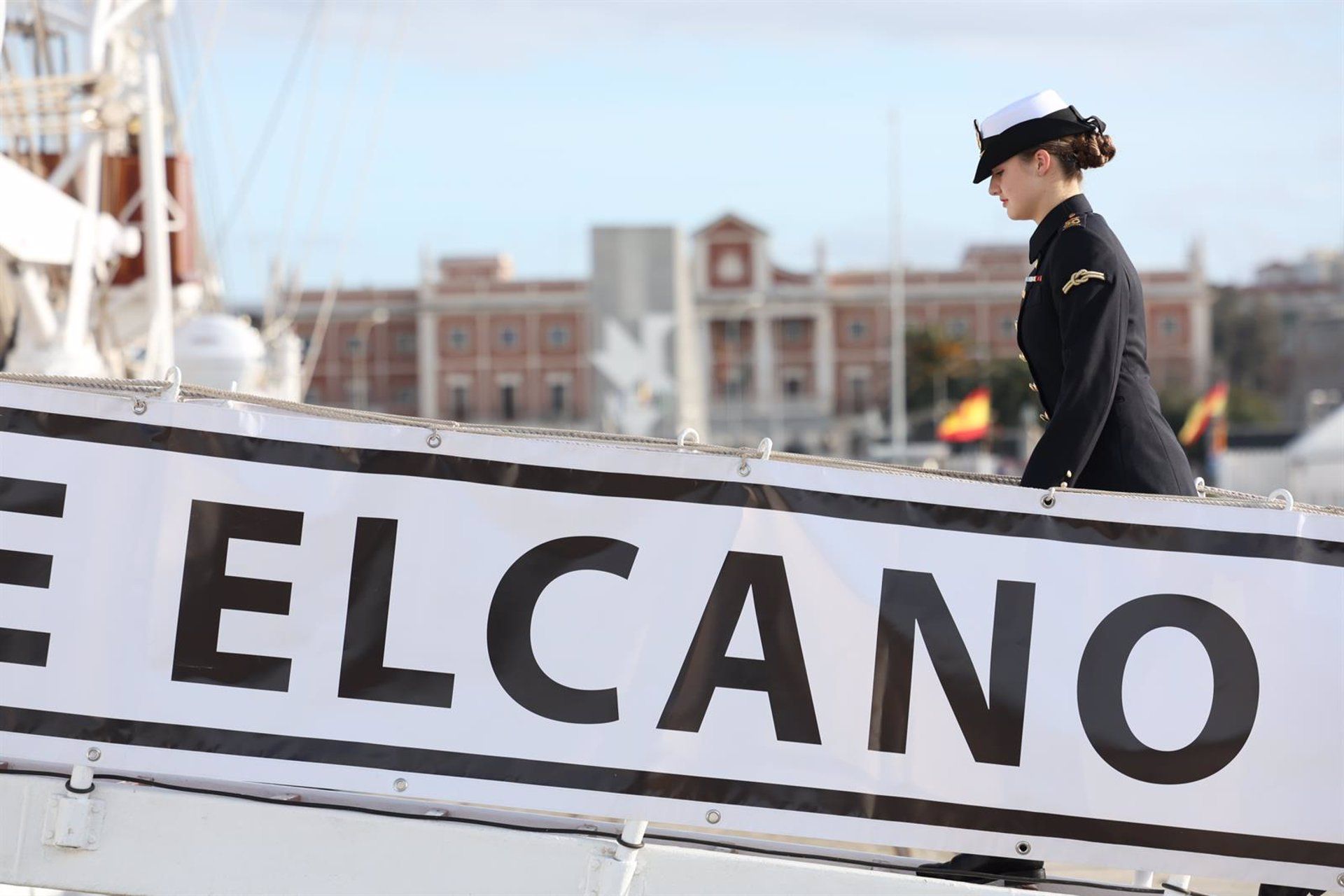 La Princesa Leonor embarca en 'Elcano' para iniciar desde Cádiz su instrucción como guardiamarina. Foto: NACHO FRADE/EUROPA PRESS.