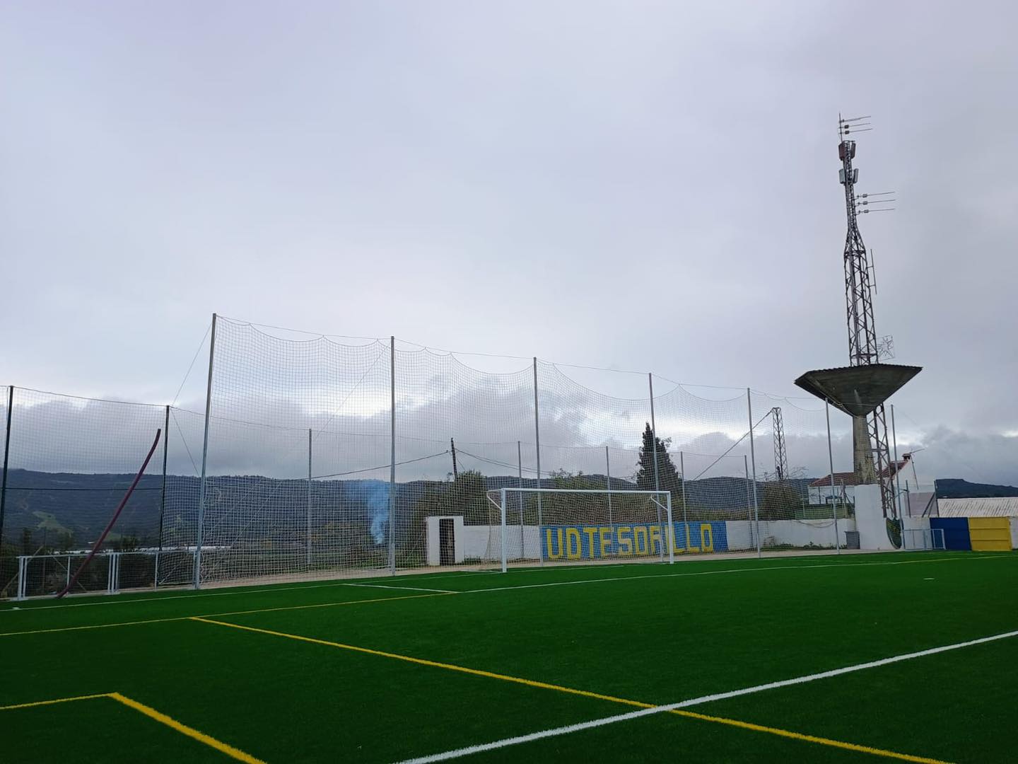Campo de fútbol del complejo deportivo Rafael Jurado. El Ayuntamiento de Tesorillo mejora las instalaciones deportivas del municipio