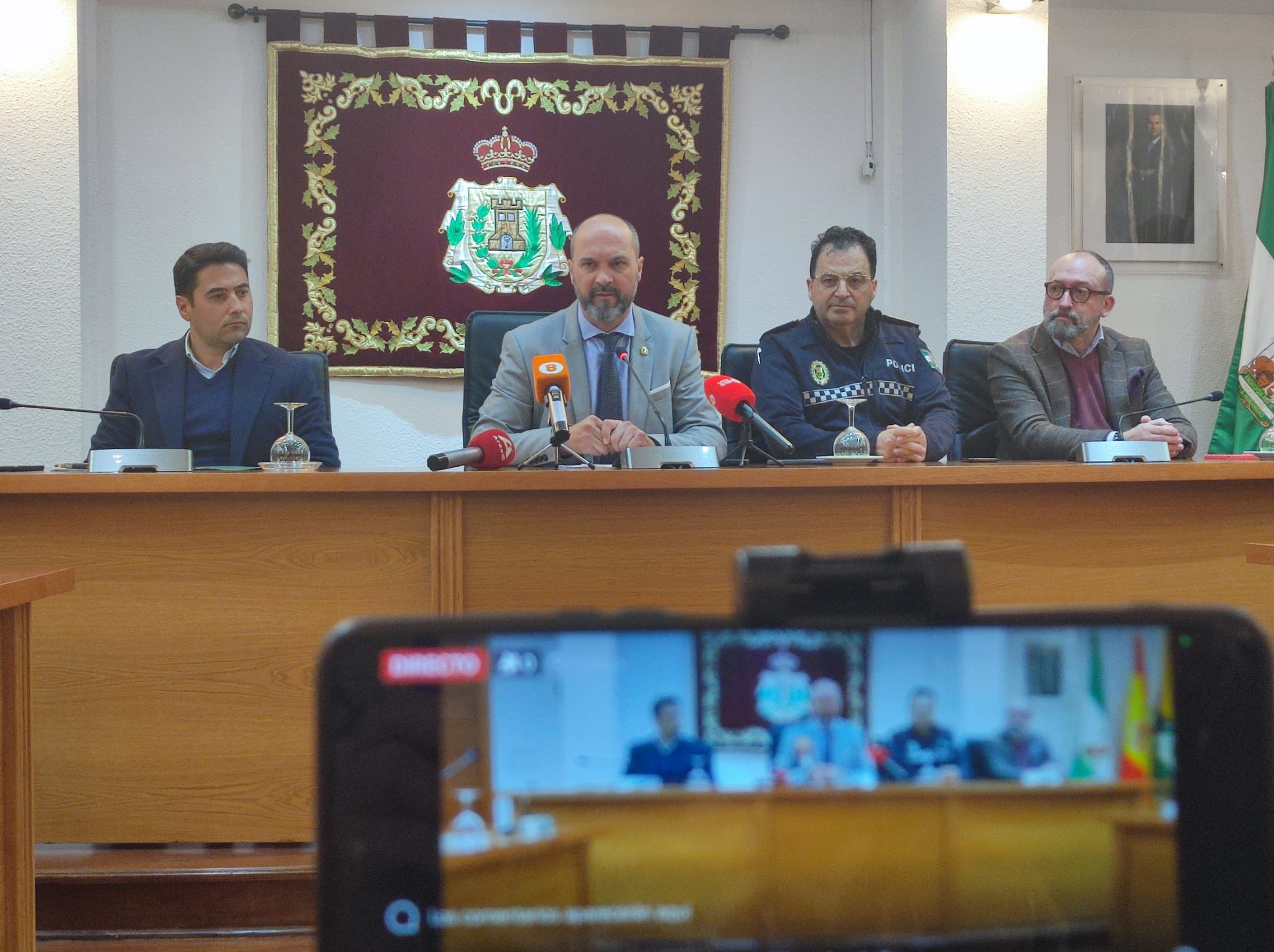 Dávila, Alconchel, Muñoz y Viaga. Los Barrios se blinda: diez cámaras vigilarán el tráfico en el municipio a partir de febrero.