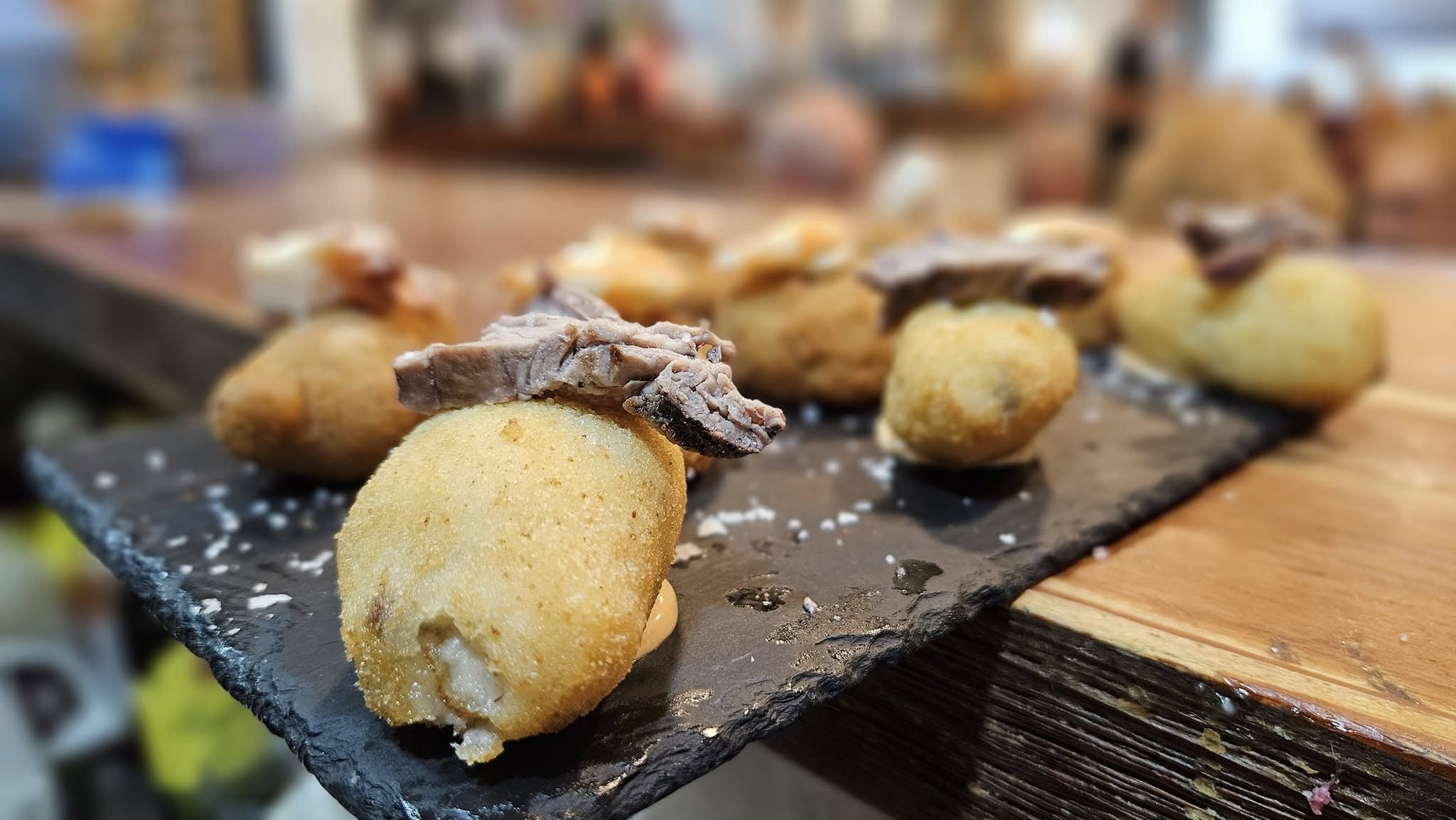 Día Mundial de la Croqueta: dónde comerlas en Algeciras. Foto: croquetas de la Taberna del Loco, en el centro algecireño.