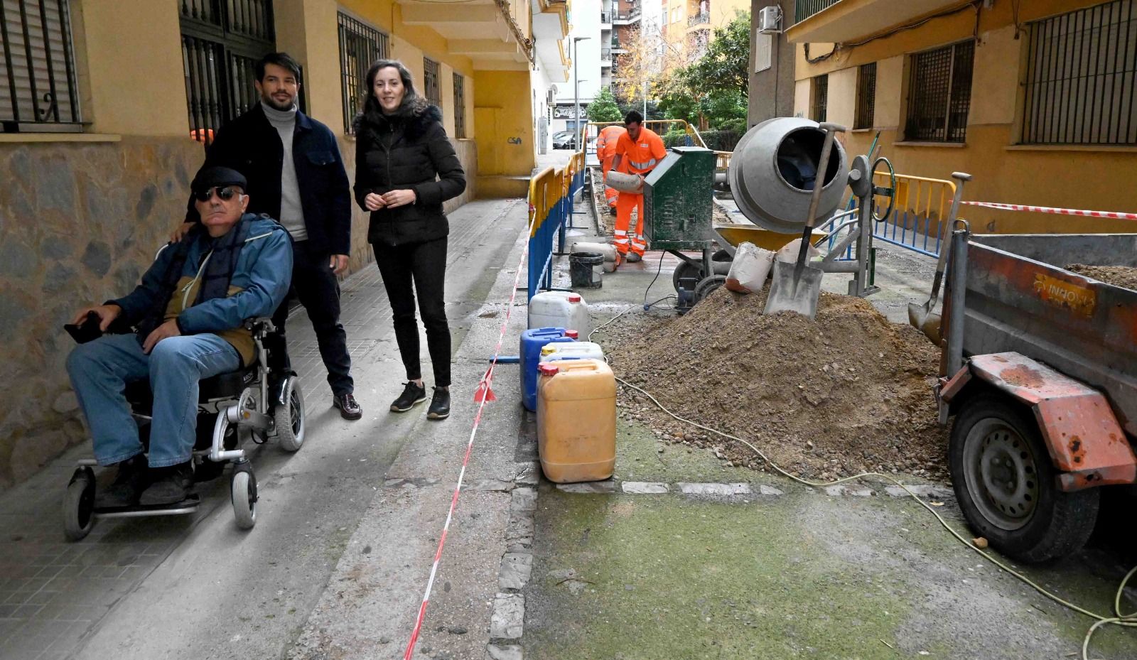El Ayuntamiento acomete obras de mejora de accesibilidad y elimina barreras en la calle Salesianos.