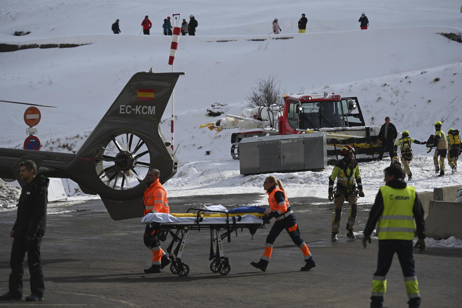 Un accidente en el telesilla de Astún afecta a 30 personas, dos de ellas heridas graves y seis leves. Foto: Verónica Lacasa - Europa Press.