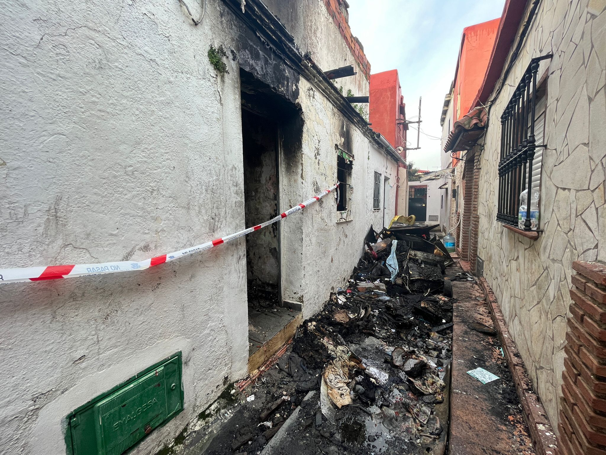 Fallece un hombre de 78 años en el incendio de una vivienda en Algeciras. Foto: Belén Jiménez/8Directo