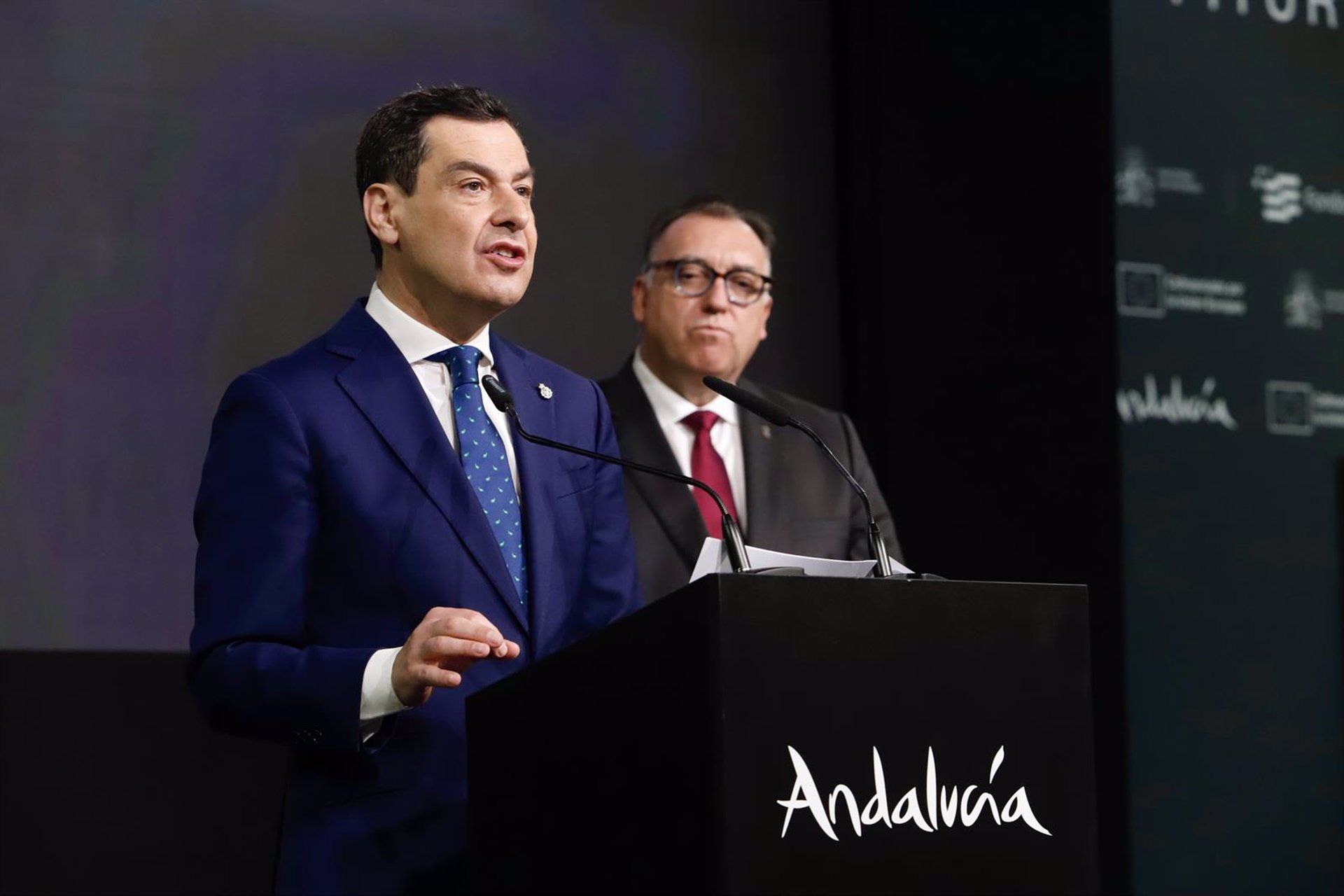 El presidente de la Junta de Andalucía, Juanma Moreno durante el acto de inauguración del pabellón de Andalucía en FITUR 2025..