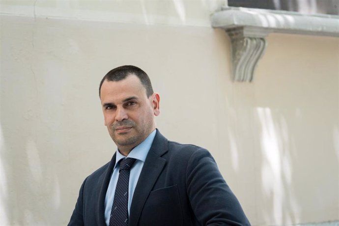 La Guardia Civil recupera el portátil robado a la abogada del novio de Ayuso en Algeciras .