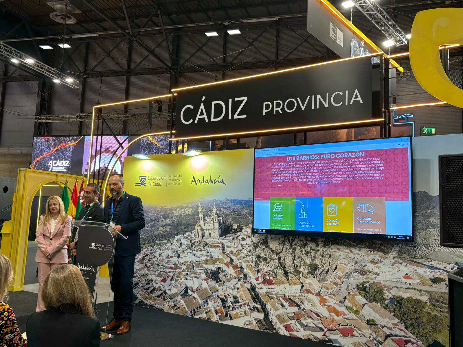 El Ayuntamiento de Los Barrios anuncia en FITUR su nueva web de Turismo adaptada a la nueva marca 'Puro Corazón'.