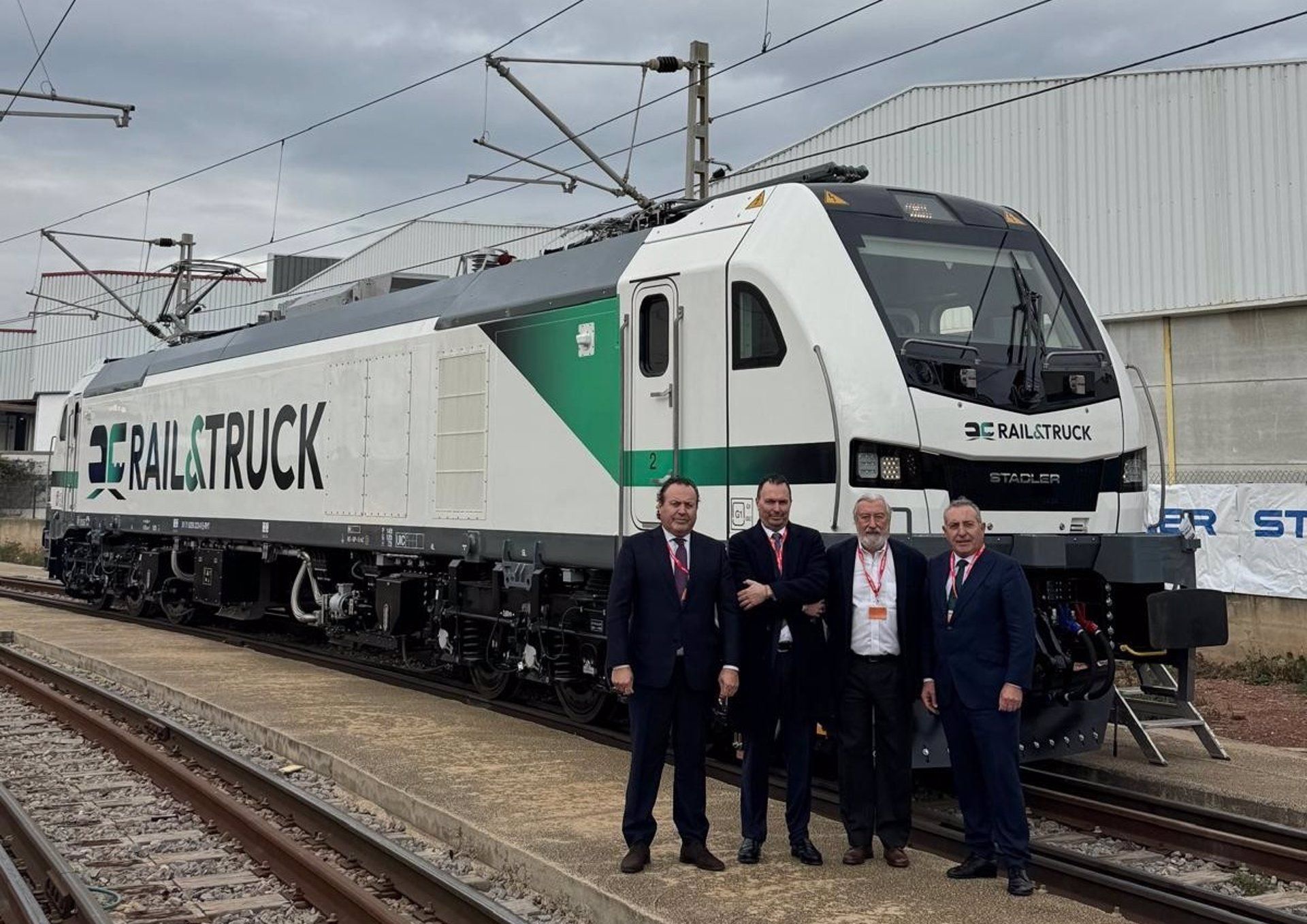 Llegan las primeras locomotoras y vagones para la futura autopista Algeciras-Zaragoza