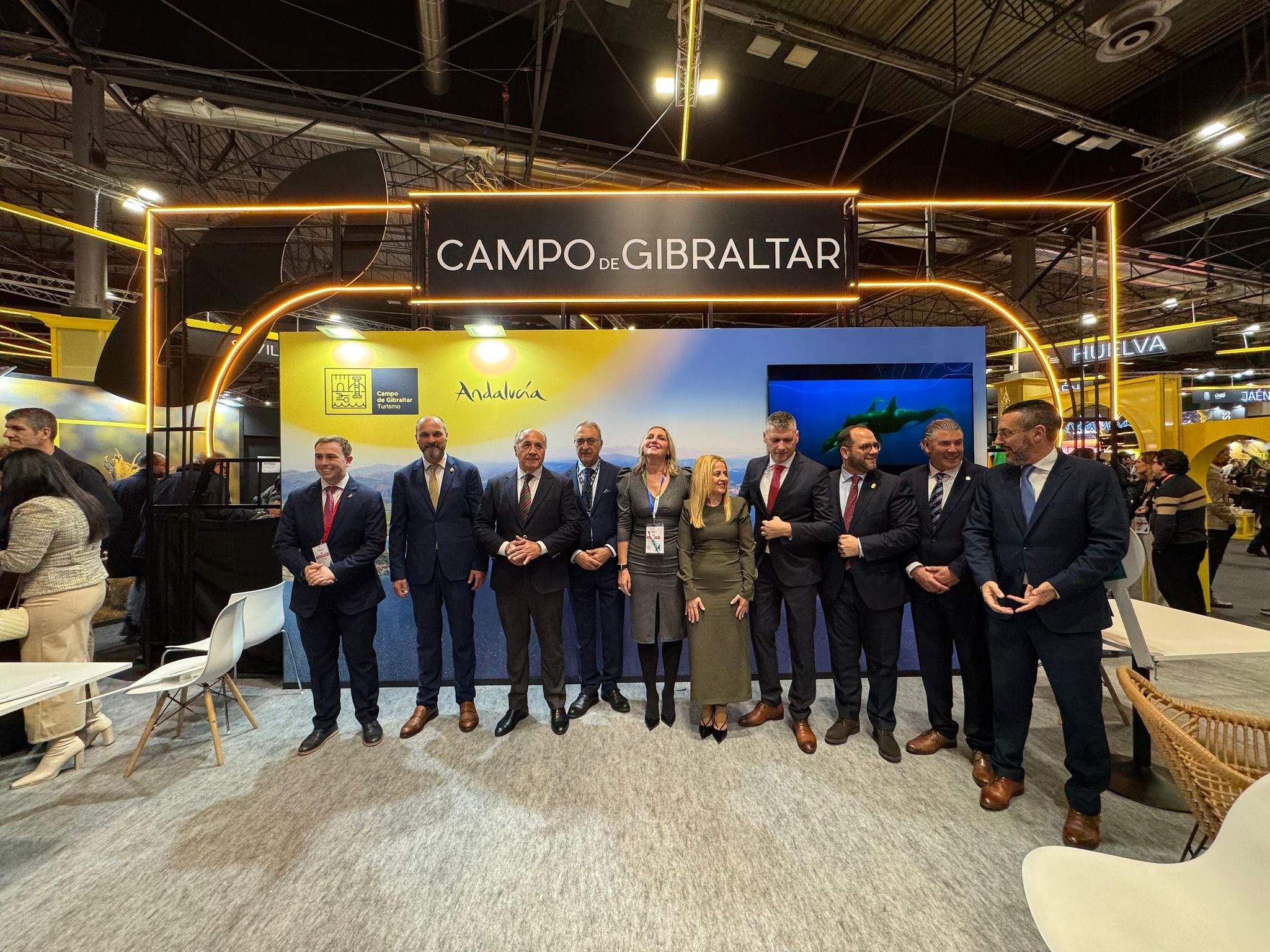 Fotos de alcaldes, en el Día de la Comarca en Fitur en la pasada edición. Foto: N. M. 