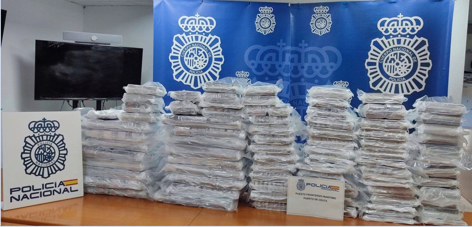 Pillan a una pareja con 220 kilos de hachís cuando embarcaban en el ferry para Algeciras Pillan a una pareja con 220 kilos de hachís cuando embarcaban en el ferry para Algeciras