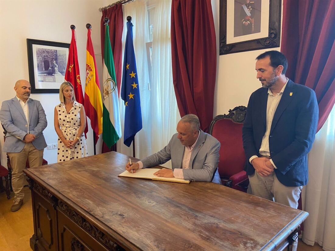 CádizAlDía.- Ruix Boix reitera 'el compromiso y la lealtad' de la Diputación con el municipio de Tarifa