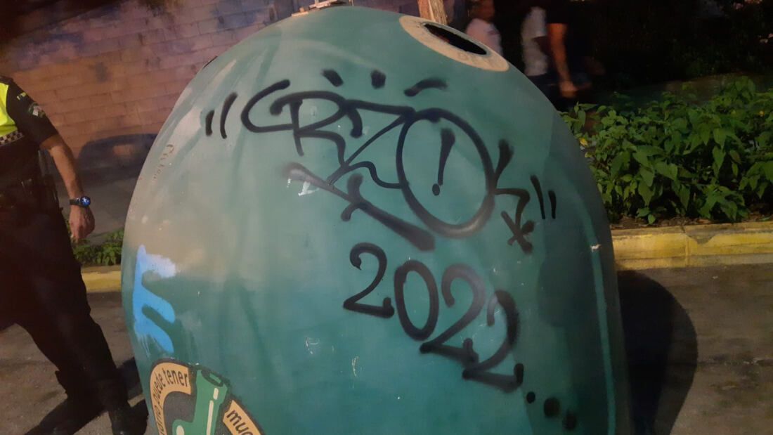 Imagen de uno de los actos vandálicos en la avenida Virgen del Carmen.