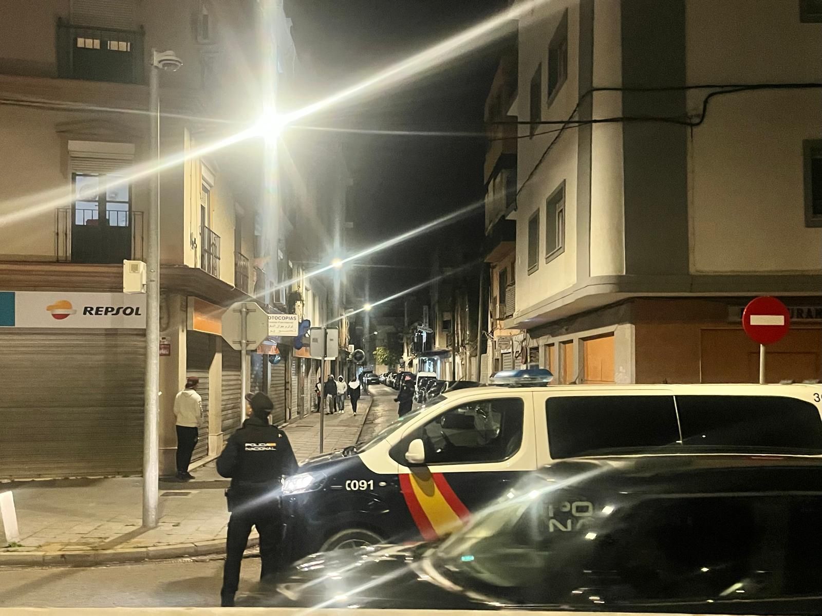 Una discusión vecinal desencadena un amplio dispositivo de la Policía Nacional en La Caridad. 