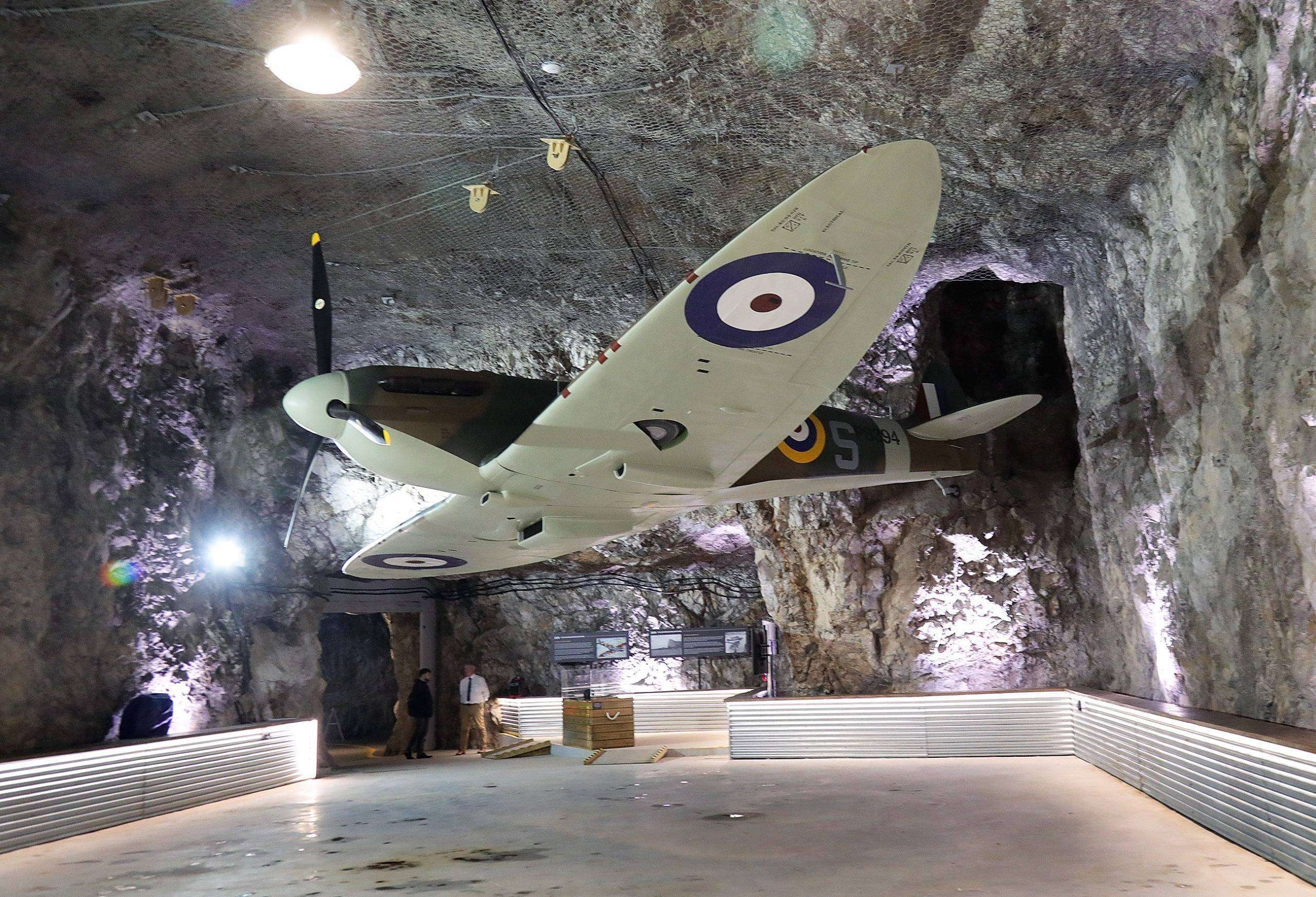 Los túneles de Gibraltar, una puerta al pasado para conocer la Segunda Guerra Mundial. Foto: El spitfire, novedad en los Túneles de la II Guerra Mundial.