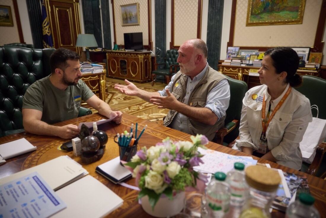 El presidente de Ucrania, Volodimir Zelenski, se reune con el chef Jose Andrés