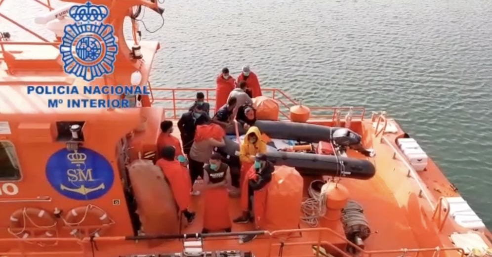 Rescate de 13 migrantes, que serán trasladados al CATE de San Roque.