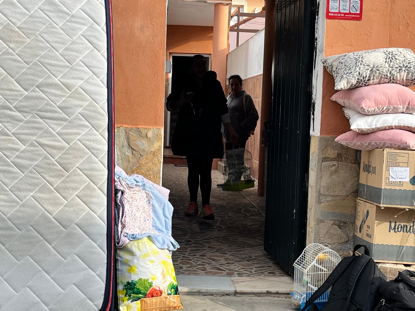 Desahuciados una madre y su hijo de 15 años de una vivienda en El Rinconcillo