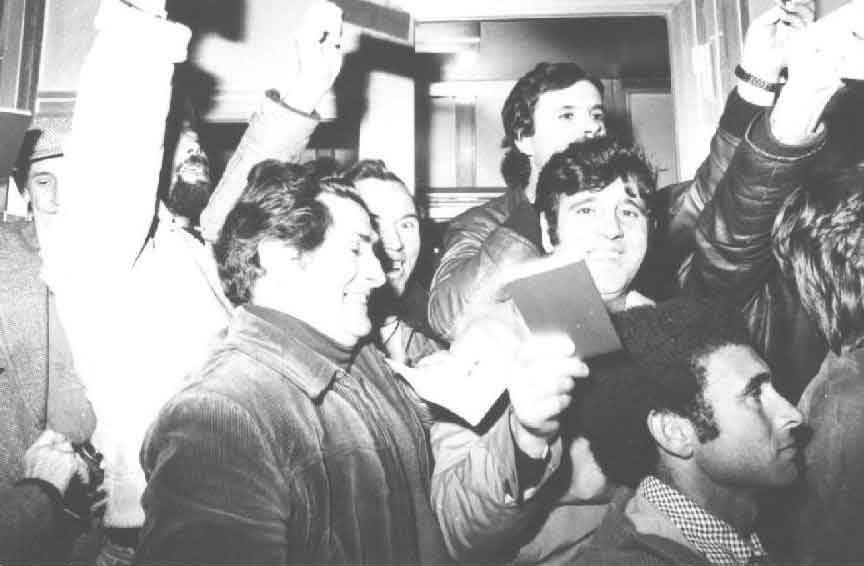 Apertura de la Verja al paso de peatones en 1982. Foto cedida por J. D. Ramos.