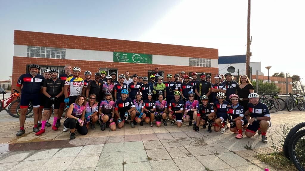 Aficionados ciclistas en el nuevo centro.