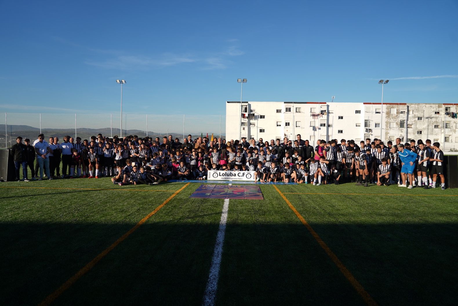 Imagen del acto inaugural del nuevo césped artificial del campo de fútbol ‘Teodosio y Tomás’ en la Granja